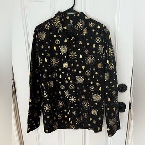 4/$20 Urban Heritage Black and Gold Snowflake Patterned Shirt